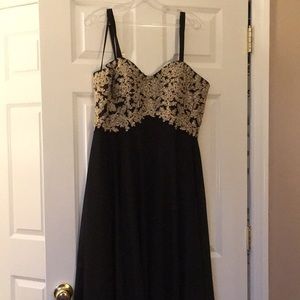 Black and gold v-neck prom dress (18)